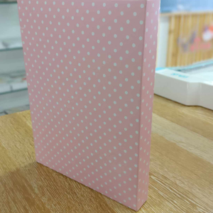 CAJA PARA AGENDA ROSADA CON PUNTOS